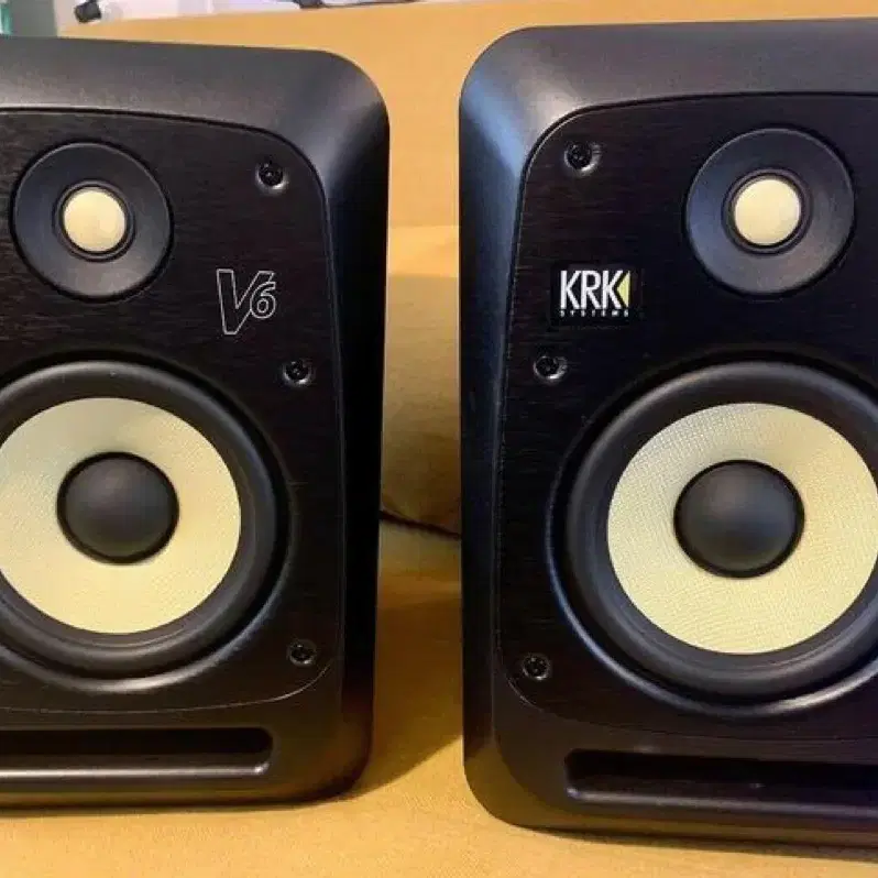 KRK V6S4 검정색 2통