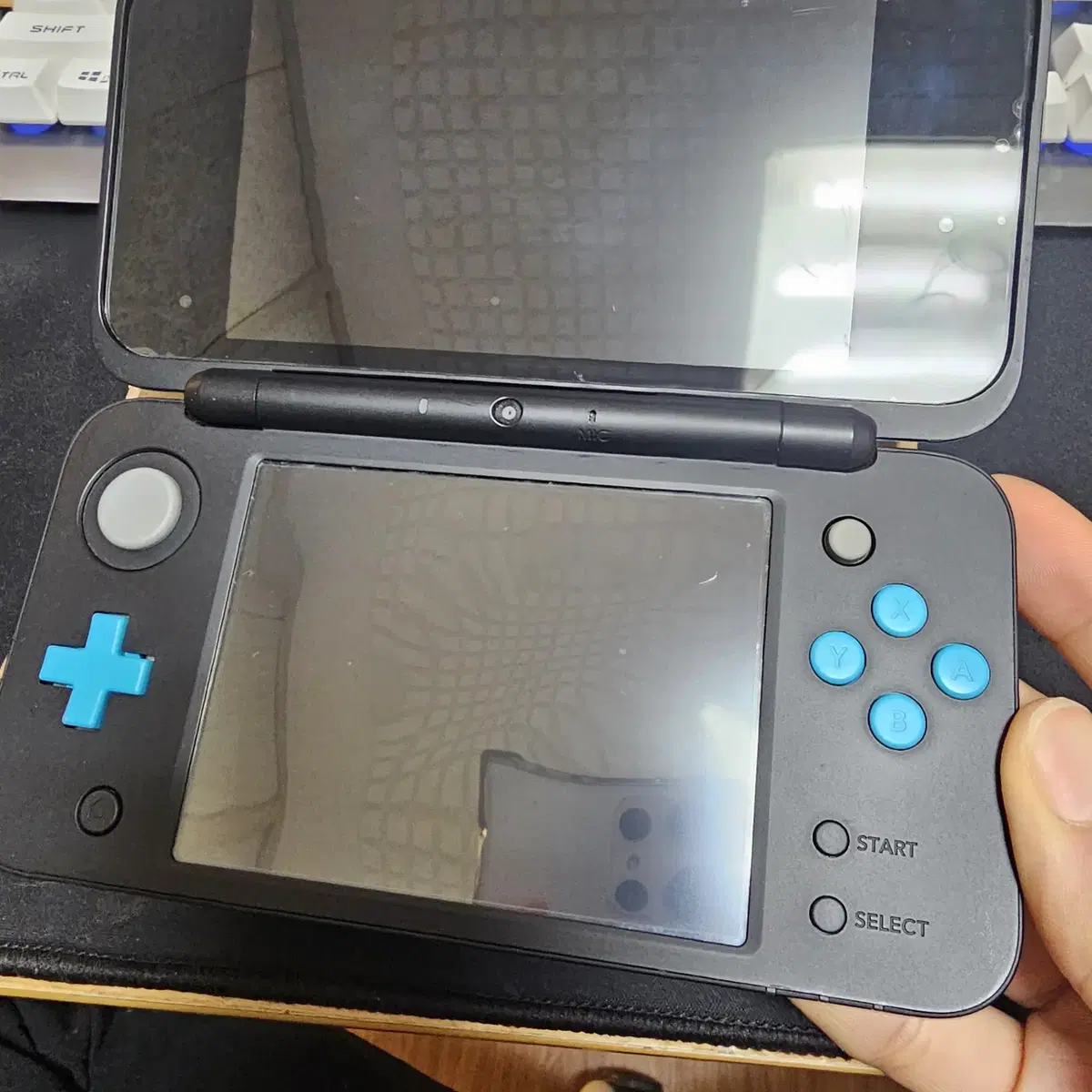 닌텐도 2DS XL 블랙 터콰이즈 박셋 팝니다!