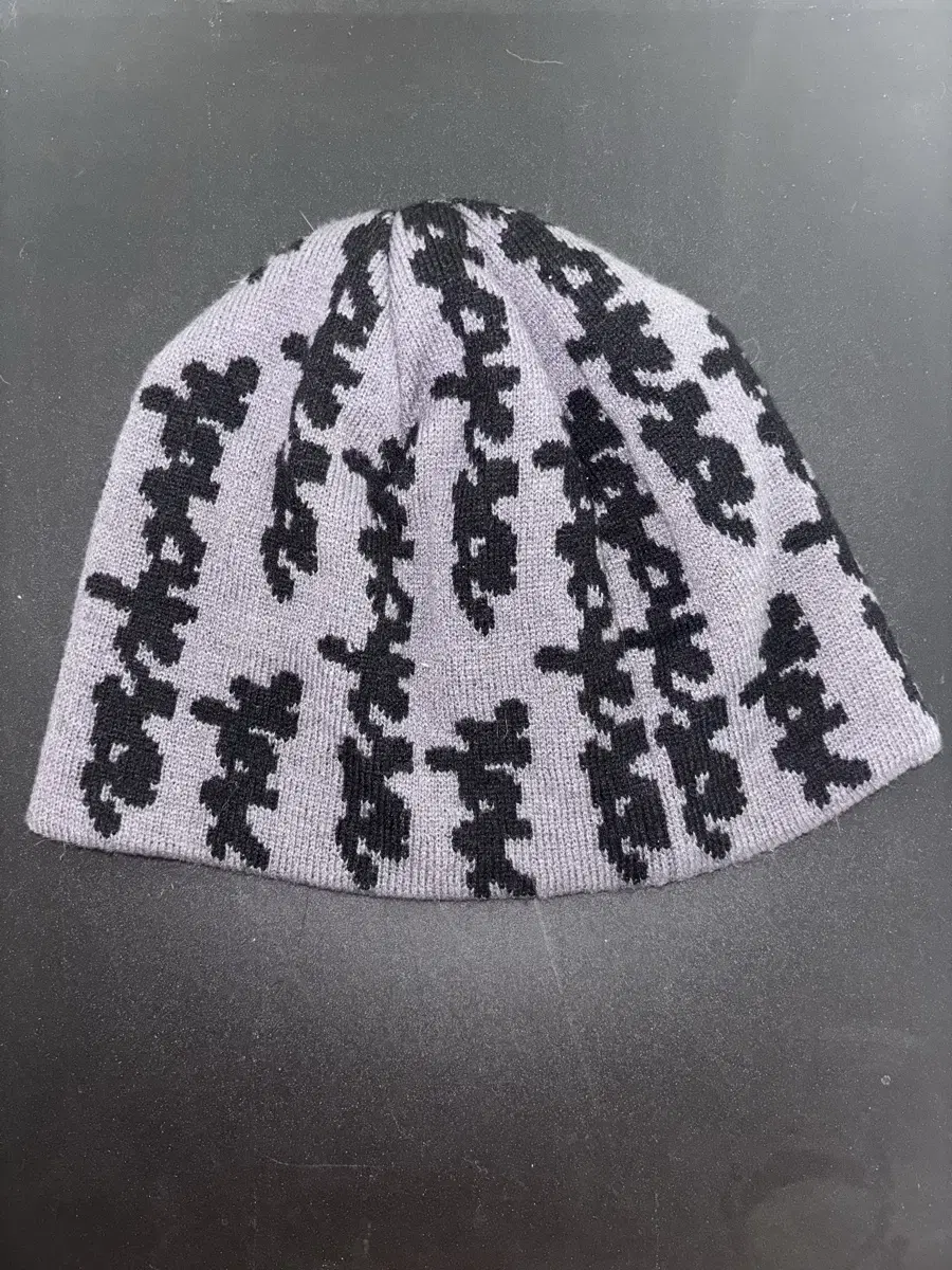 예스아이씨 yeseyesee Doodled Beanie