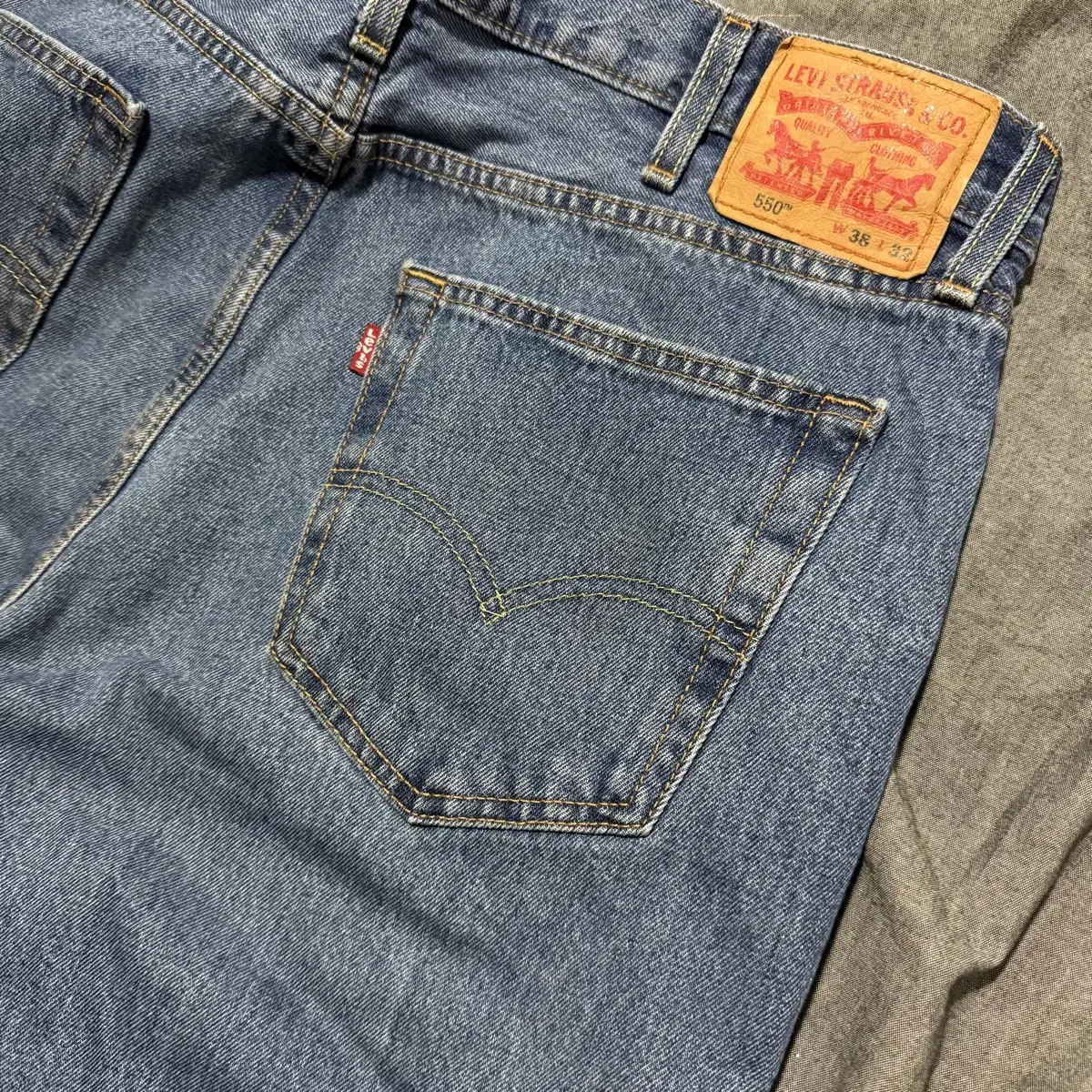 LEVIS 550 Pants Sz 38X32