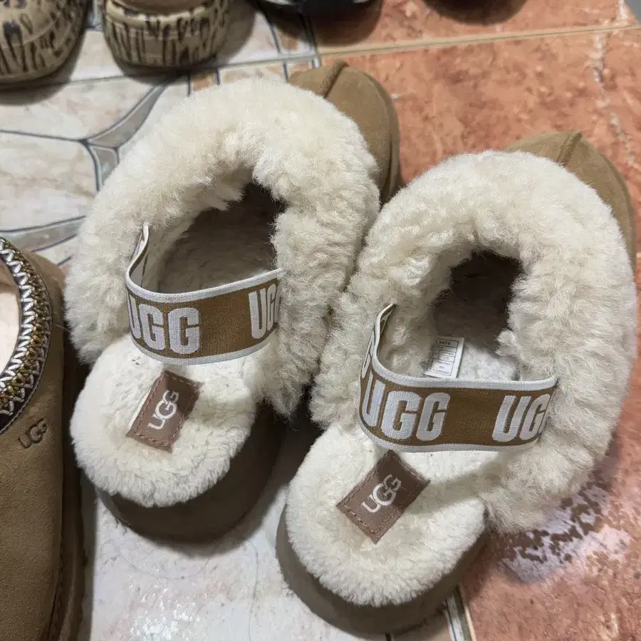 ugg 어그 펀케트 슬라이드 체스트넛 39