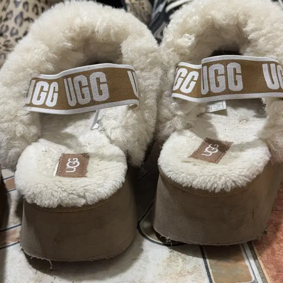 ugg 어그 펀케트 슬라이드 체스트넛 39