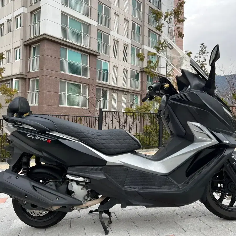 22년식 크루심알파300 팝니다. xmax 포르자 보이져 pcx nmax