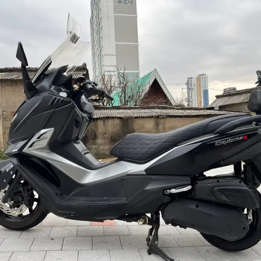 22년식 크루심알파300 팝니다. xmax 포르자 보이져 pcx nmax