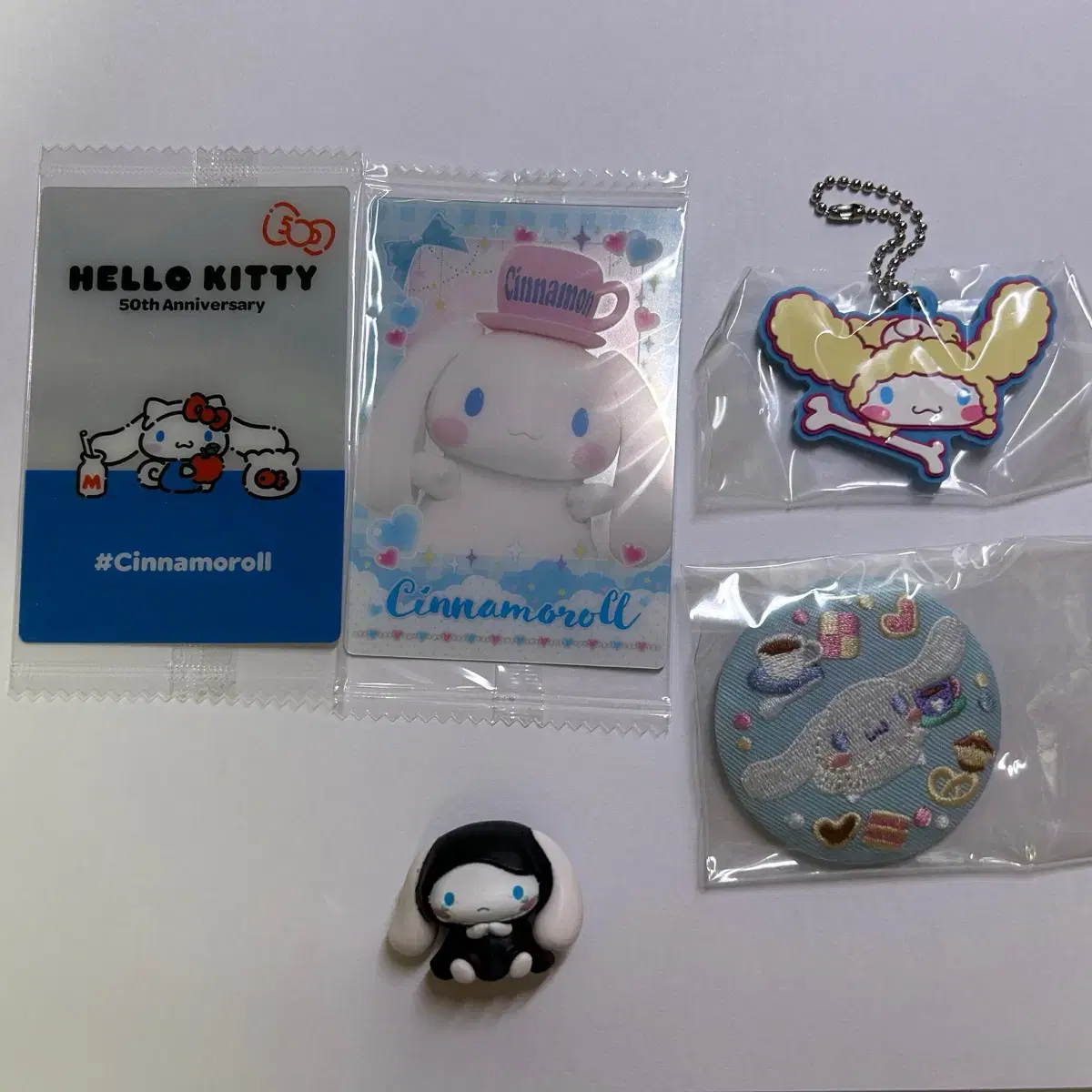 Sanrio Cinnamoroll Changu Collaboration Keyring, Kard, Embroidered Badge, and Gacha Figure