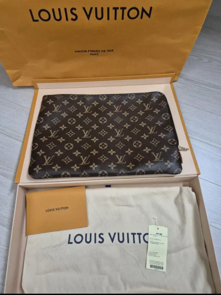 Louis Vuitton Etoile de Voyage clutch