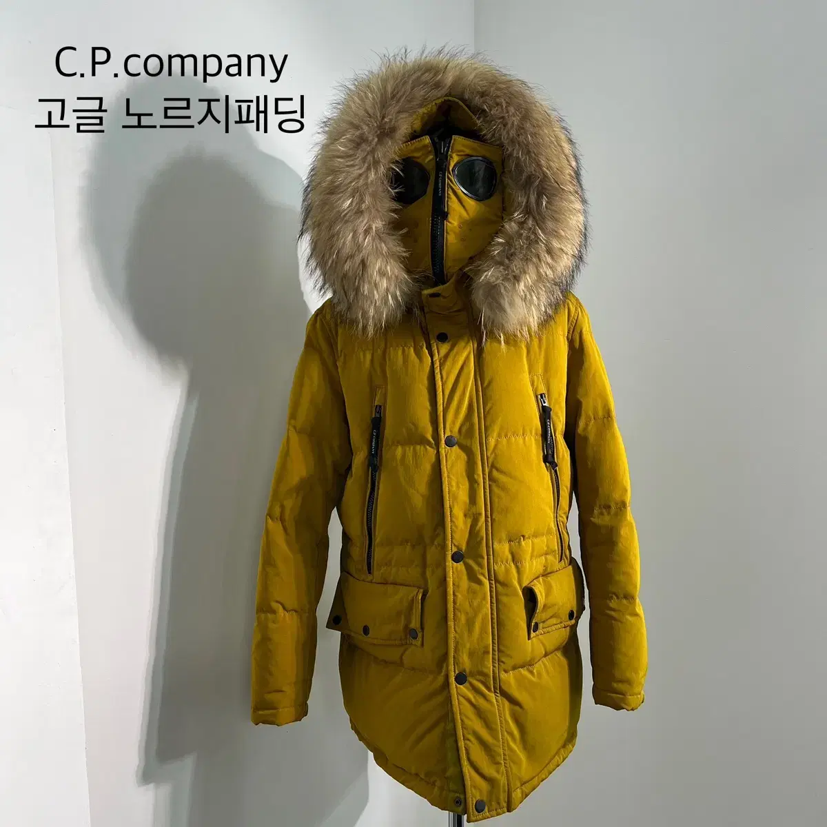 C.P.company 고글 노르지패딩  100