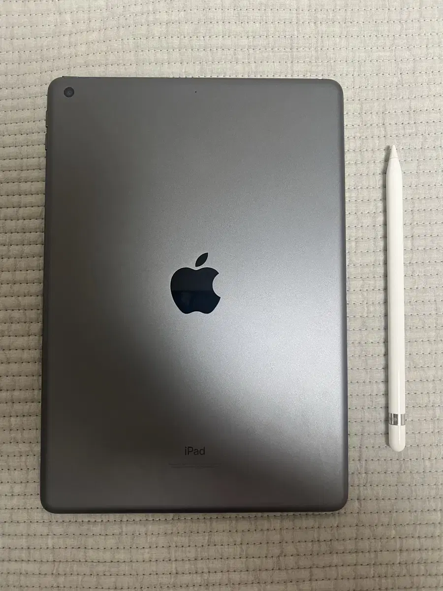 iPad 8Th Generation 128GB with Apple Pencil Full Box