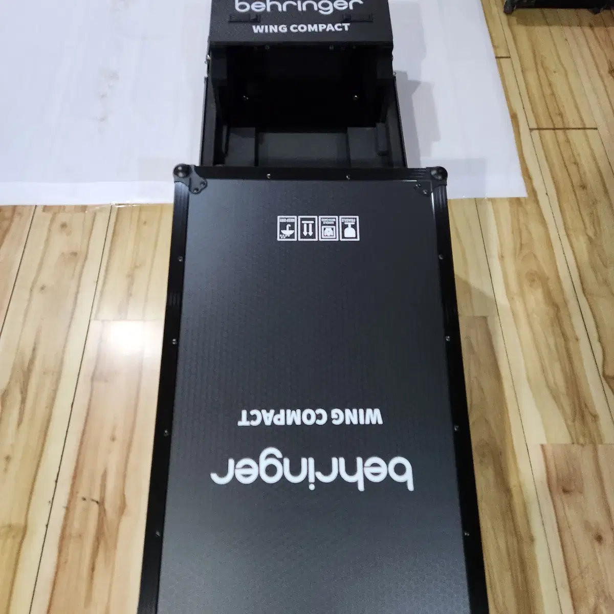 베링거 윙 컴팩트 케이스 BEHRINGER WING COMPACT