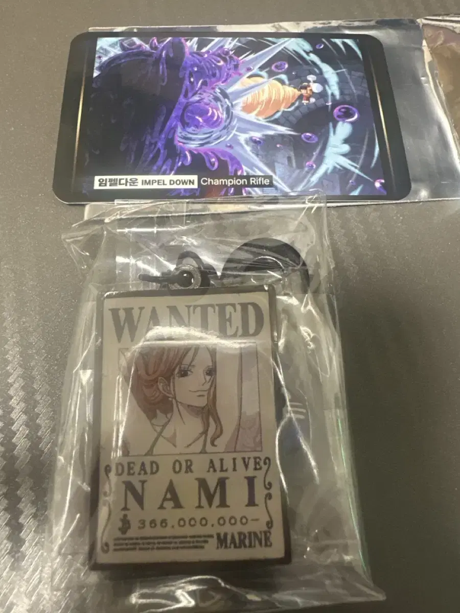 ONEPIECE Nami keyring + photocard sells