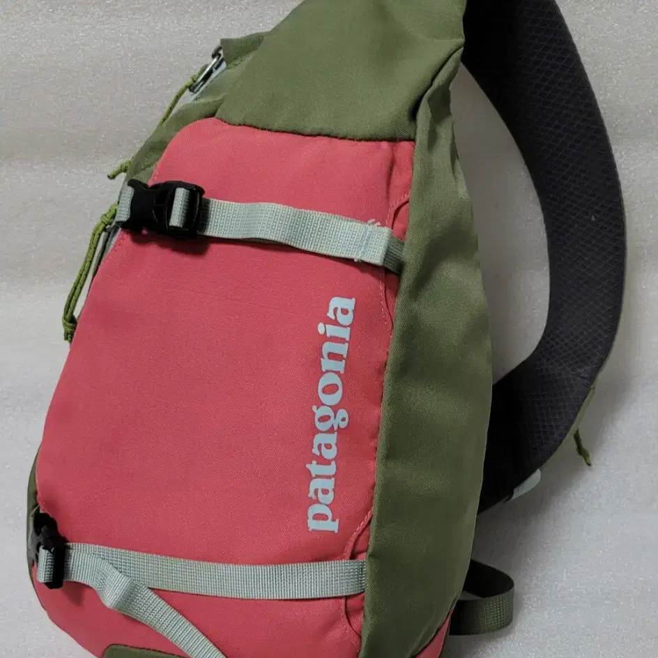 파타고니아 patagonia Atom Sling Bag 슬링백 8리터