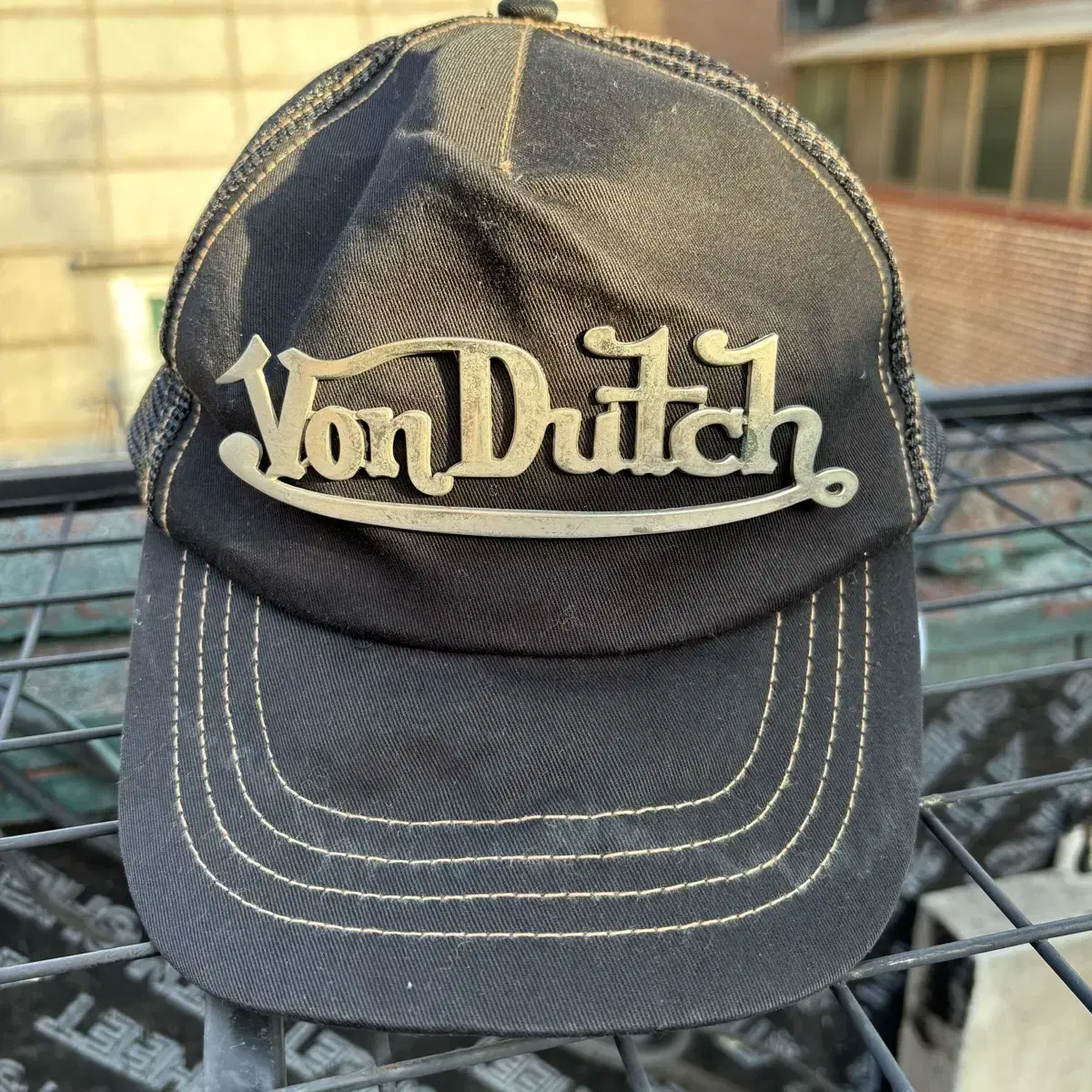 Von Dutch 본더치 메탈로고 블랙 스티치 메쉬캡