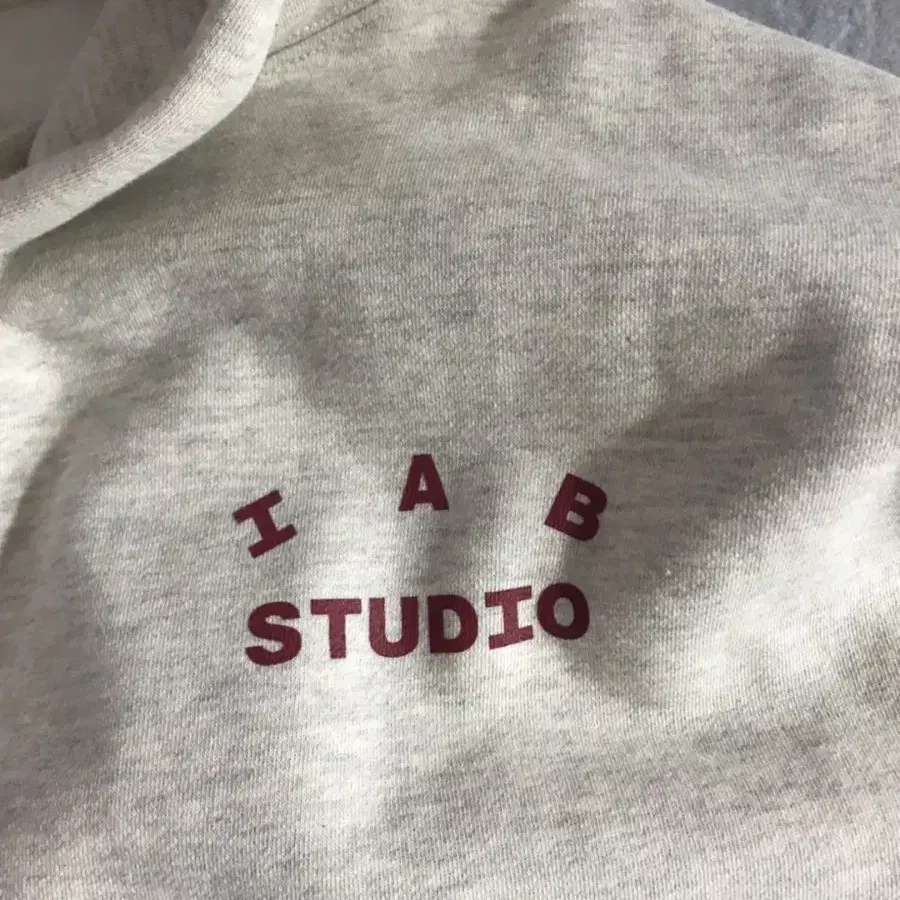 IAB Studio 오트밀버건디 M