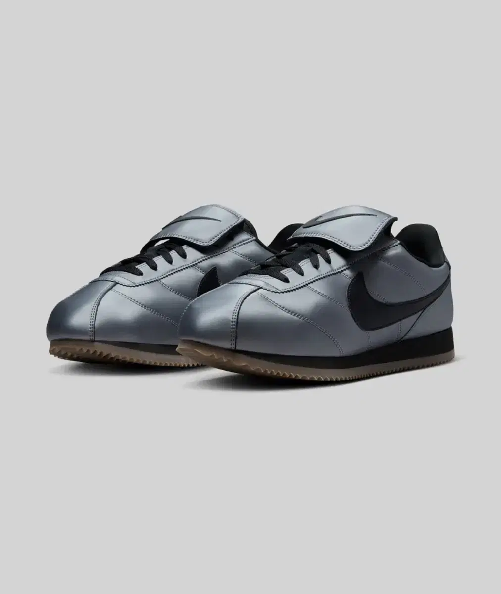 (255) Nike NIKE Cortez Leather Metallic Cool Gray