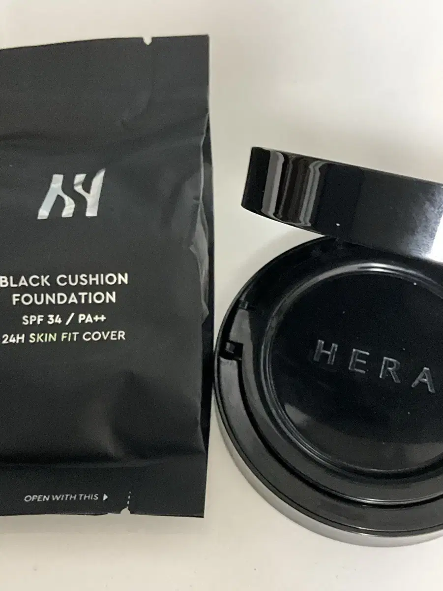 Hera Black Cushion 17N1 Original + Refill