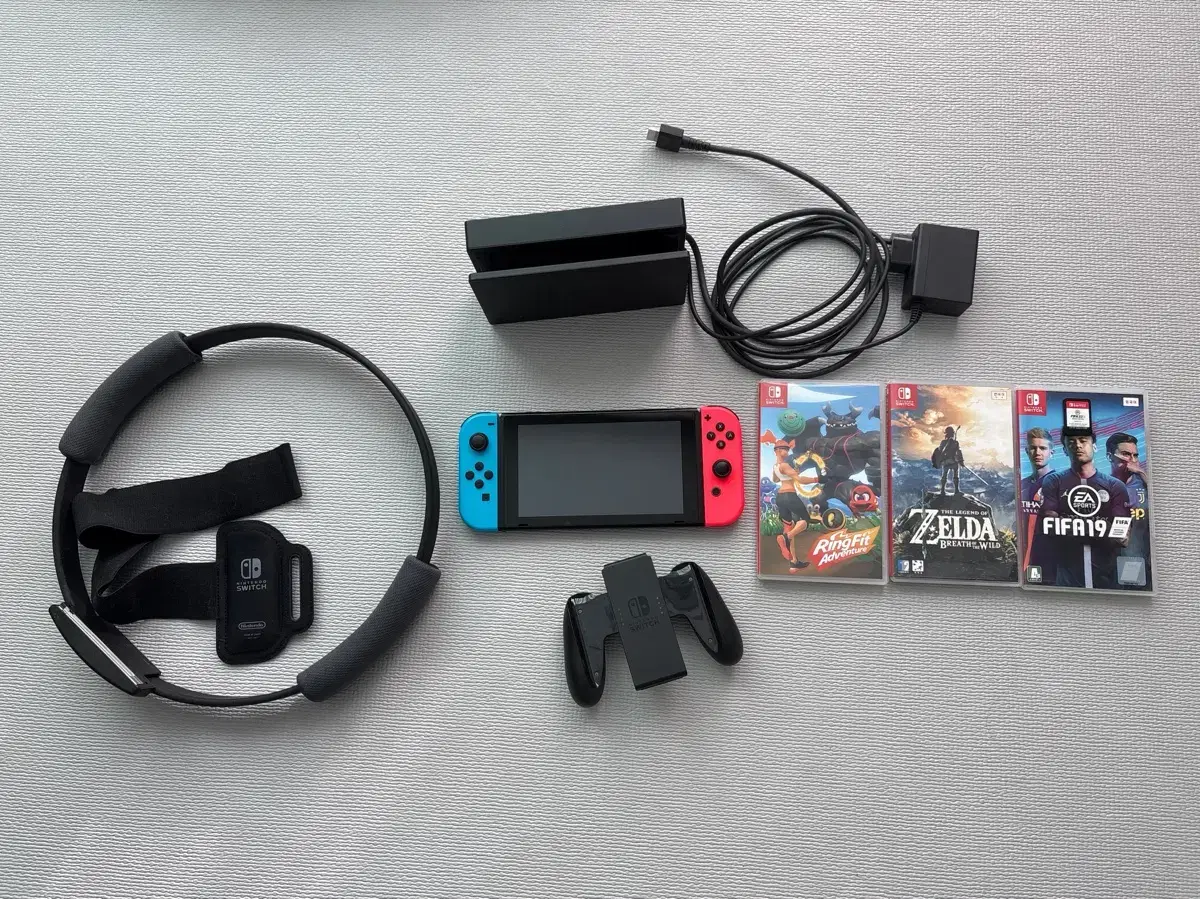 [Rapid Sale] Nintendo Switch + Ringfeet Adventure + Zelda + FIFA 19/23