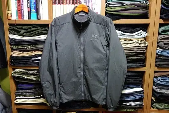 Arcteryx 아크테릭스 아톰 자켓 그라파이트 M (100)