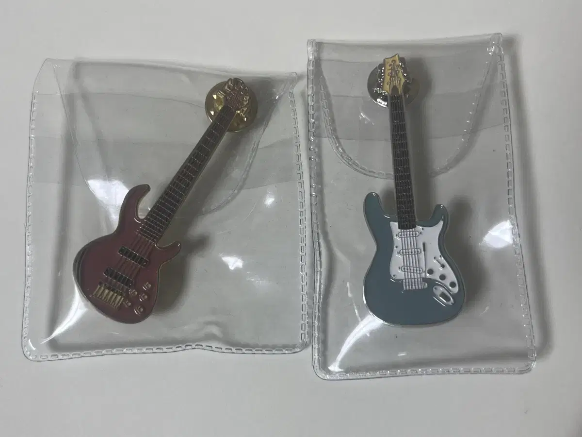 Lucy cho wonsang Bass shin gwangil Guitar Badge Emiliana Emiliano Madness