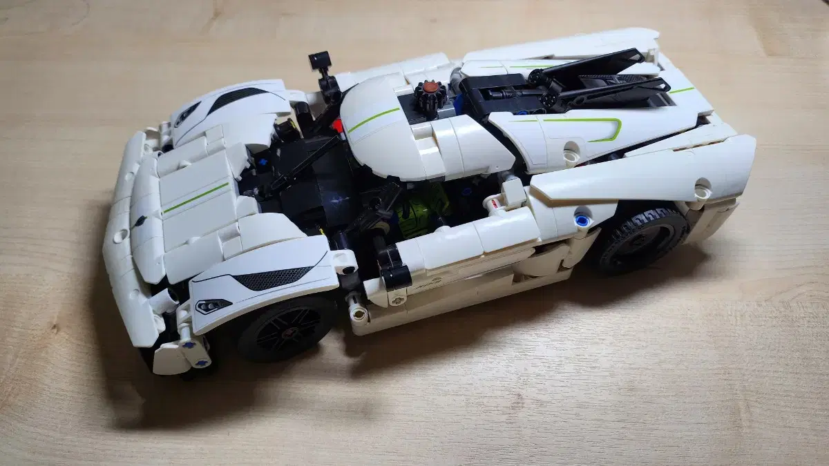 LEGO Technic Konikseg Jesko White