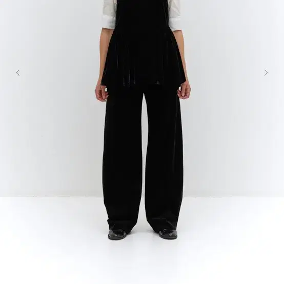 버뮬라 CURVED TWILL PANTS (BLACK)