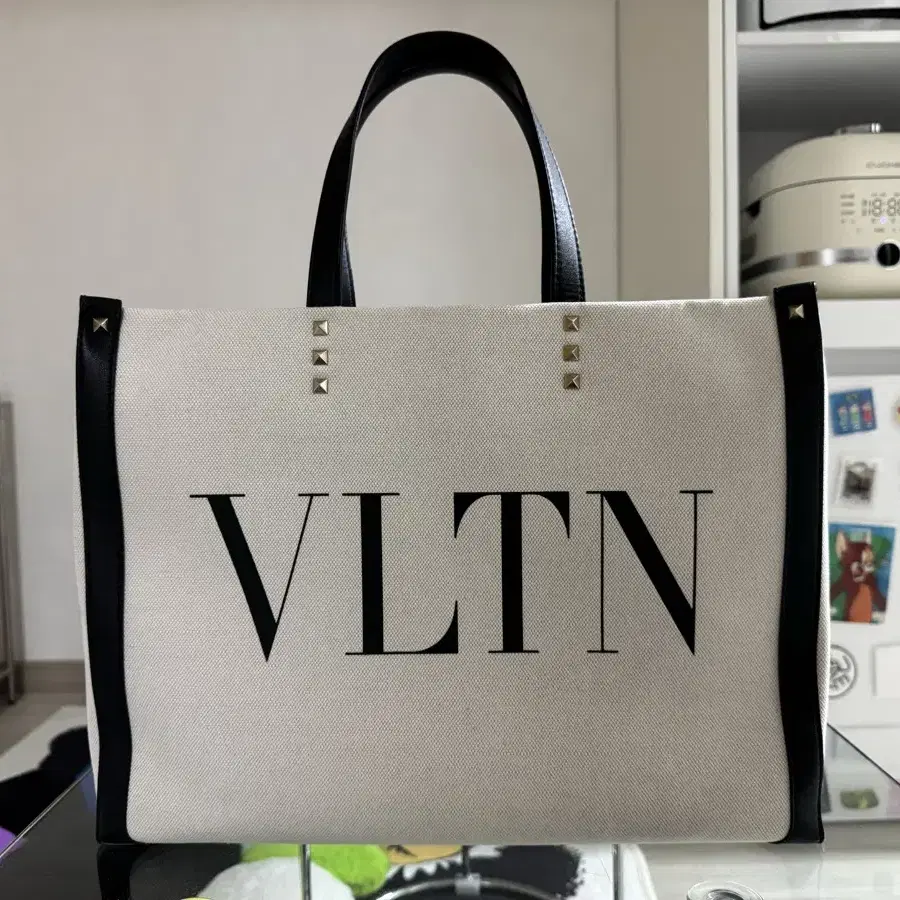 발렌티노 VLTN 프린트 캔버스 쇼퍼백