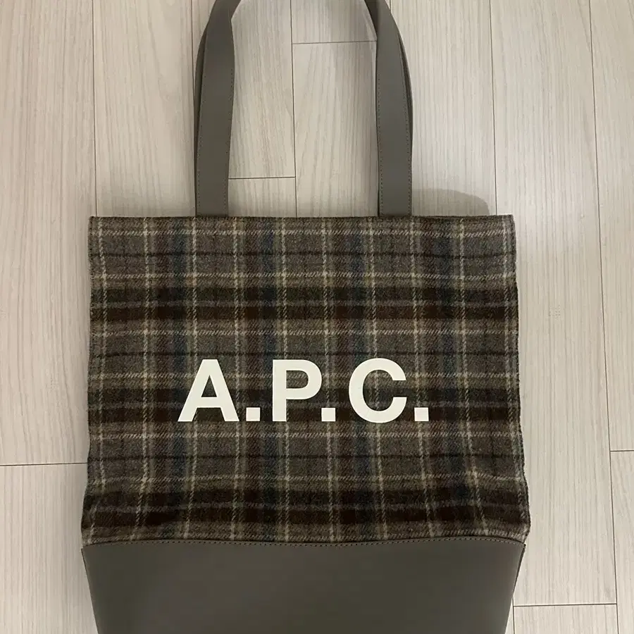 아페쎄 악셀백 체크 APC