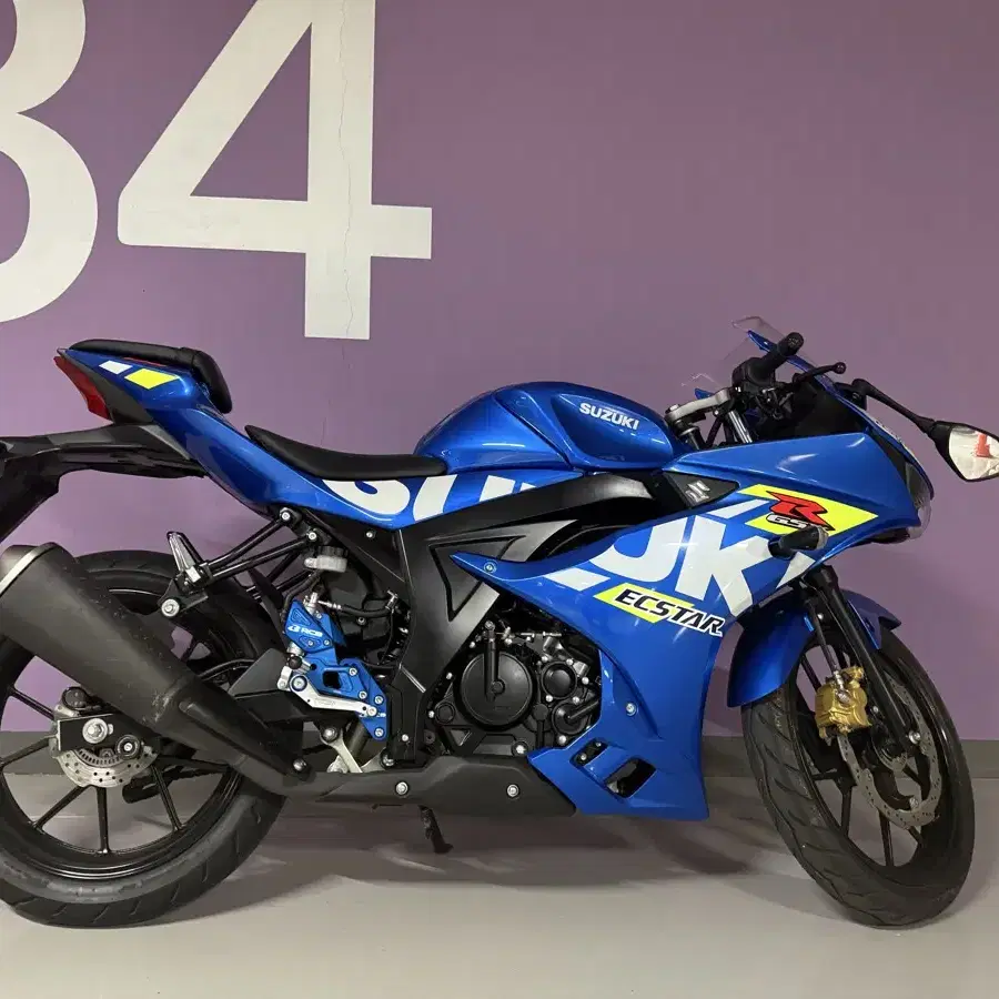 스즈키 gsxr125 23년식 36@@ rcb 빽스텝 판매합니다.