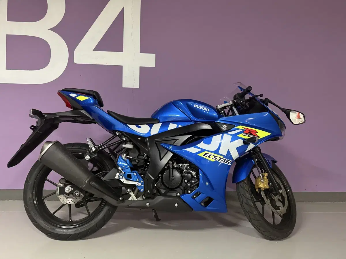 스즈키 gsxr125 23년식 36@@ rcb 빽스텝 판매합니다.