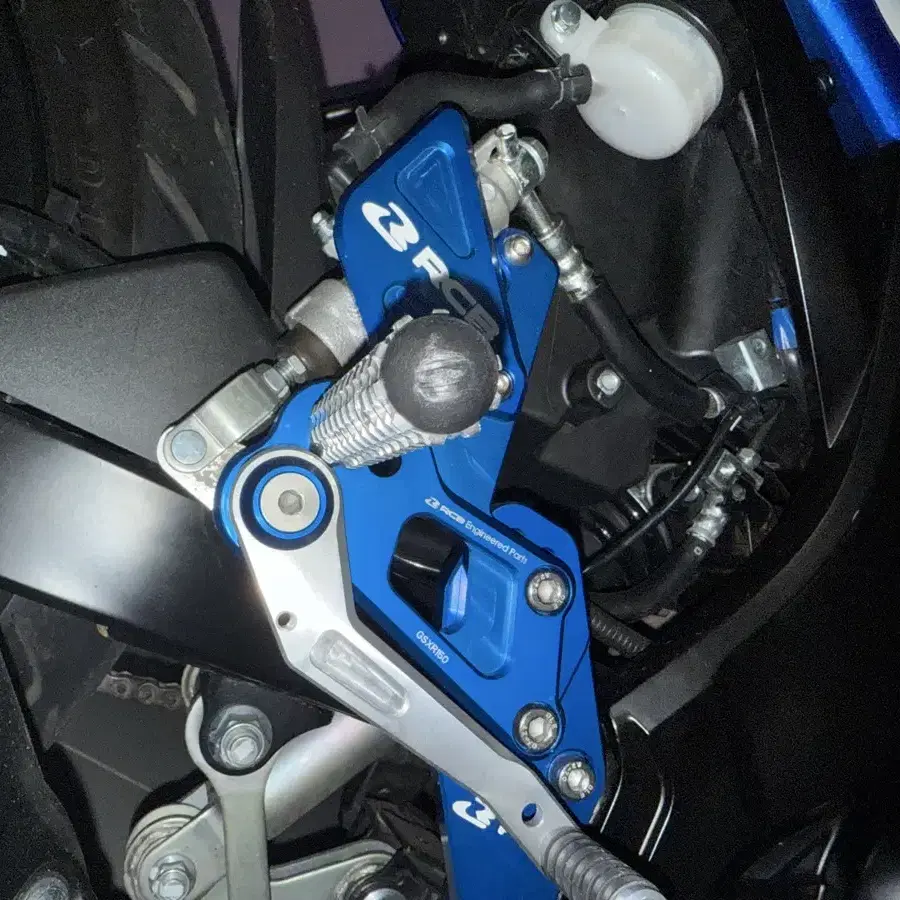 스즈키 gsxr125 23년식 36@@ rcb 빽스텝 판매합니다.