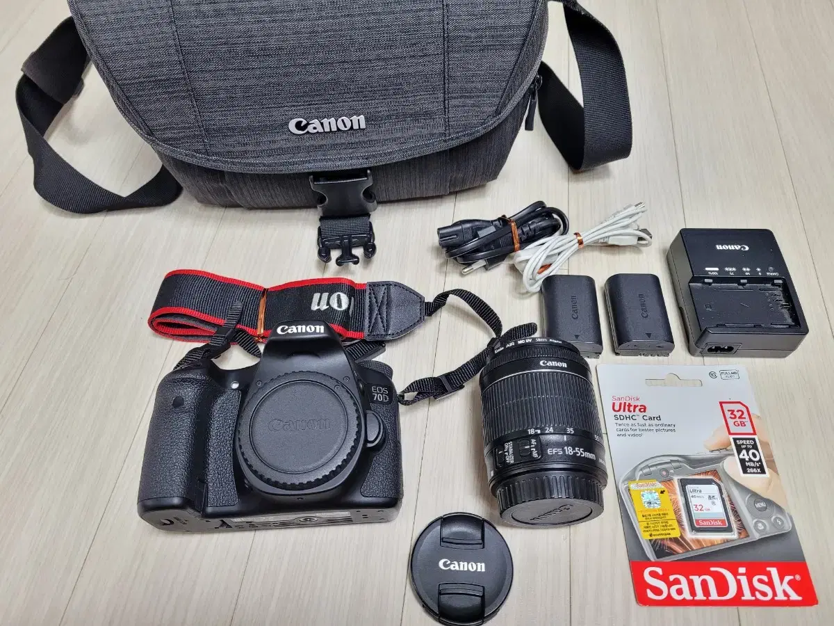 깔끔한 캐논 DSLR 카메라 EOS 70D 와 18-55 STM 렌즈 세