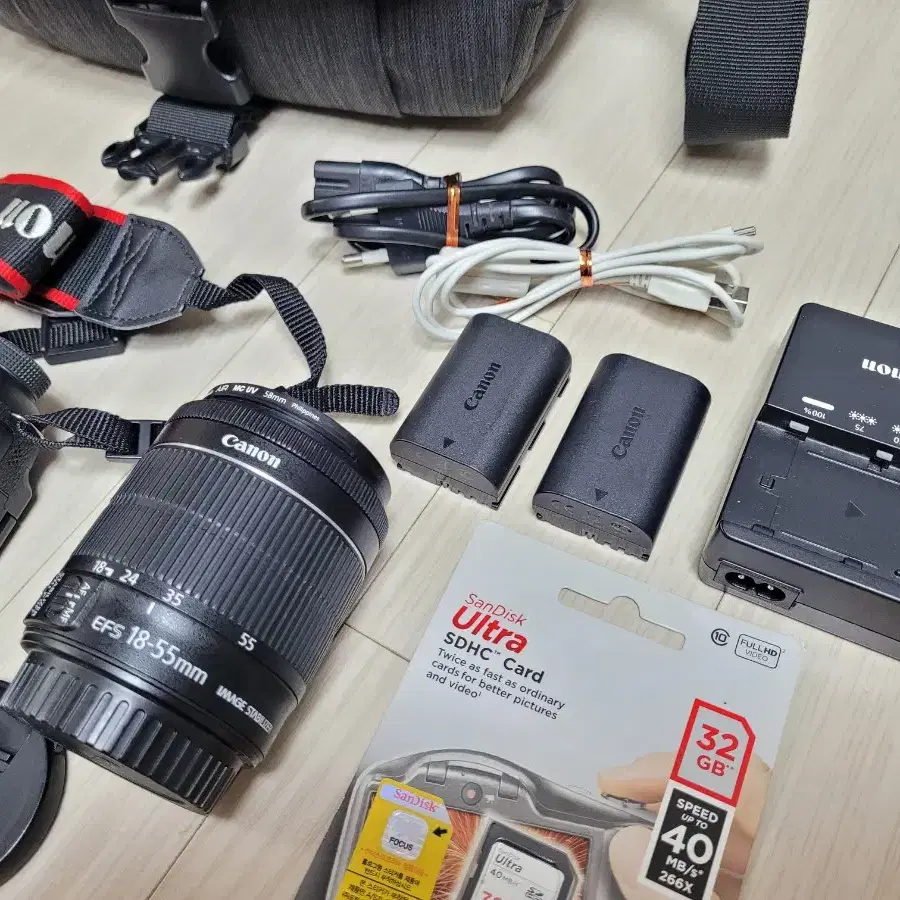 깔끔한 캐논 DSLR 카메라 EOS 70D 와 18-55 STM 렌즈 세