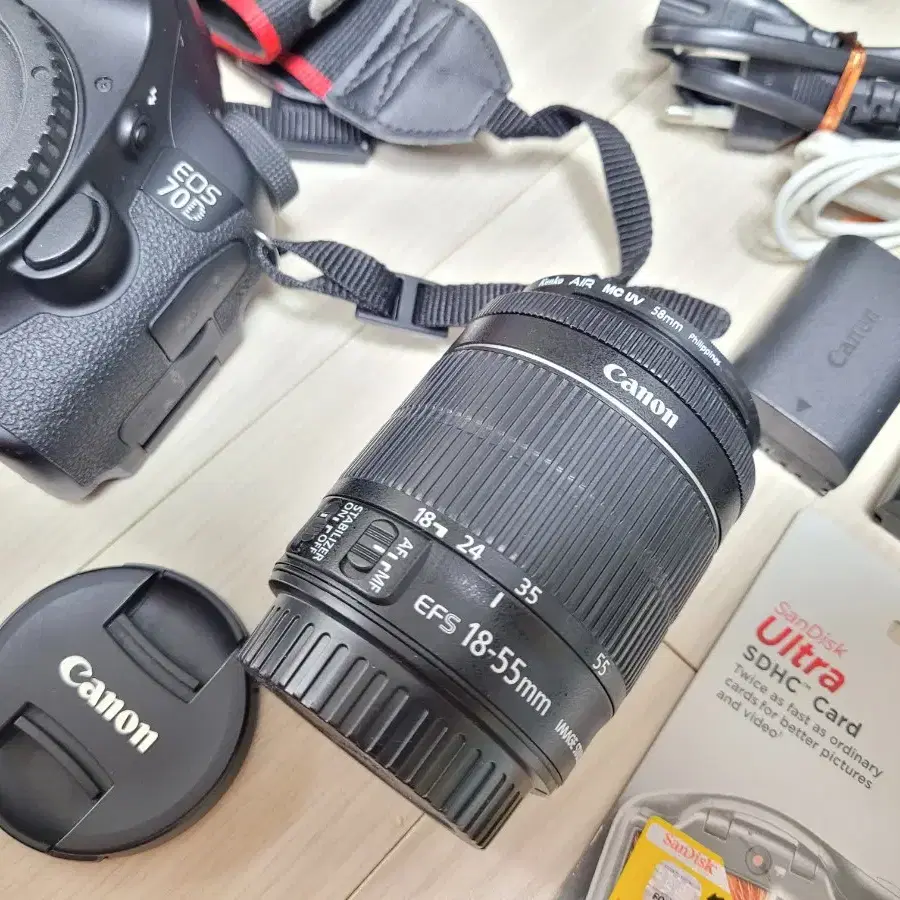 깔끔한 캐논 DSLR 카메라 EOS 70D 와 18-55 STM 렌즈 세