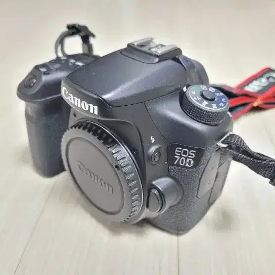 깔끔한 캐논 DSLR 카메라 EOS 70D 와 18-55 STM 렌즈 세