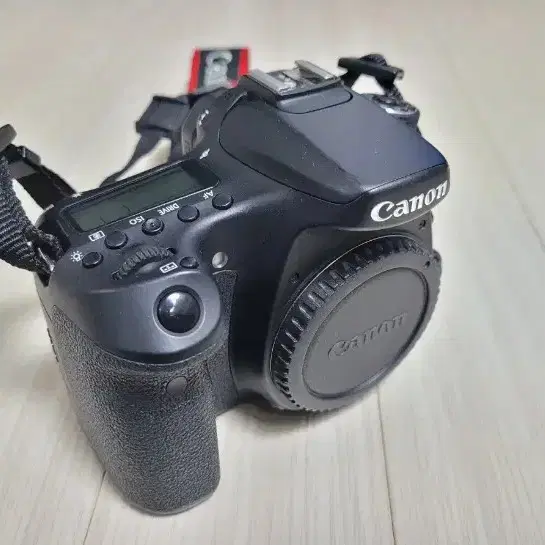 깔끔한 캐논 DSLR 카메라 EOS 70D 와 18-55 STM 렌즈 세