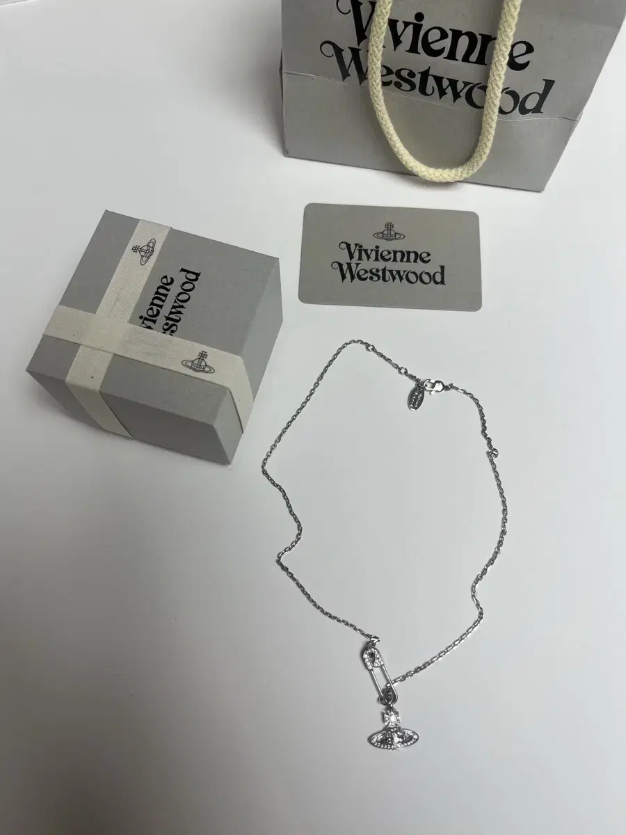 Vivienne Westwood LUCRECE PENDANT
