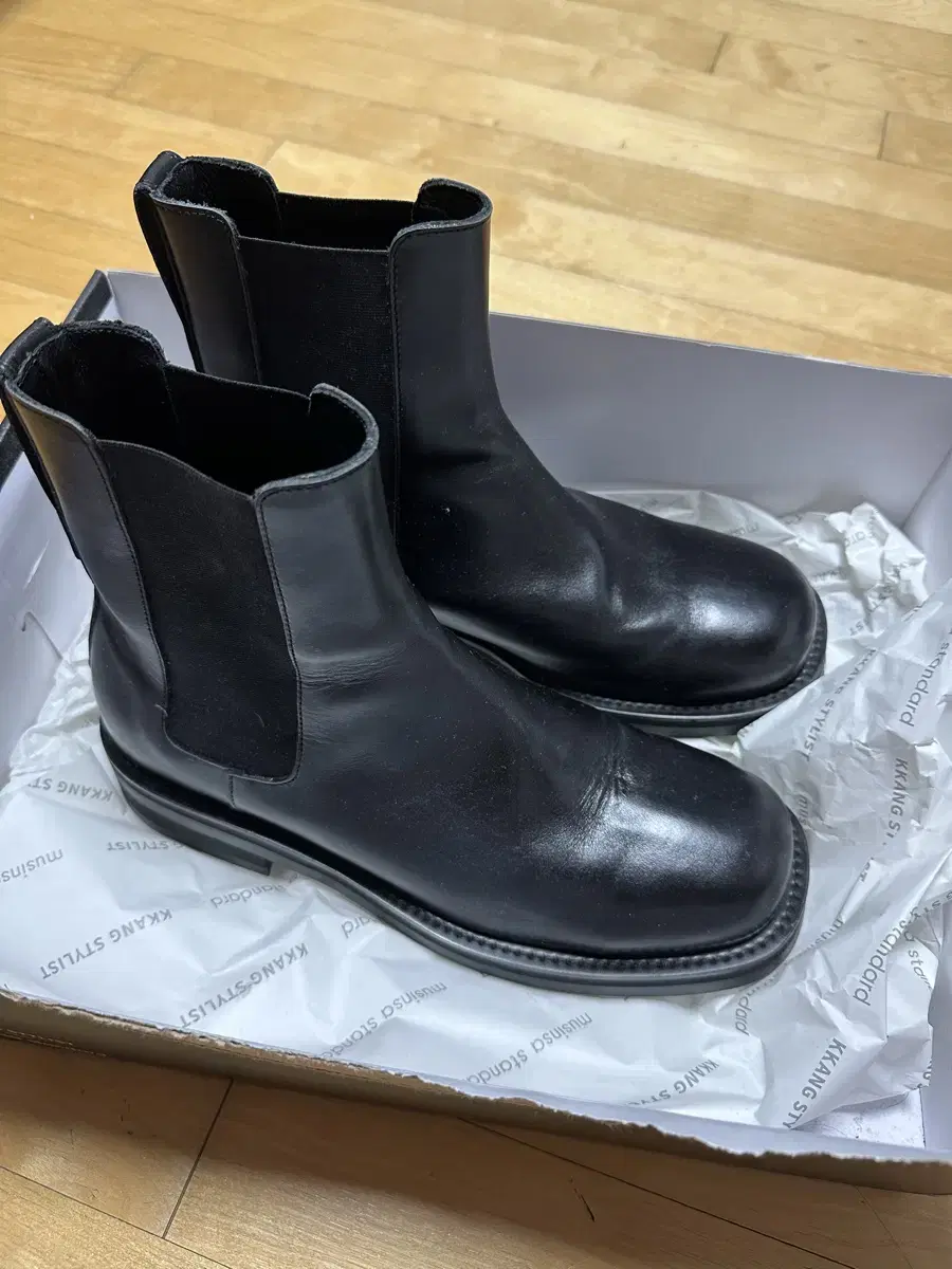 [275] Gentleman's Standard Round Square Chelsea Boots