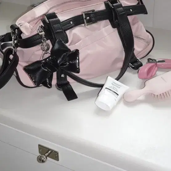 페일제이드 벨티드 더플 백 Belted duffle bag