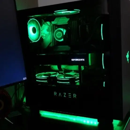 RAZER 레이저 토마호크 ATX 케이스  로고 조명 튜닝 제품