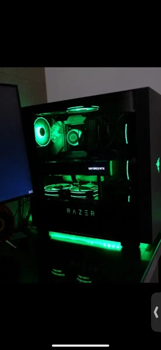 RAZER 레이저 토마호크 ATX 케이스  로고 조명 튜닝 제품