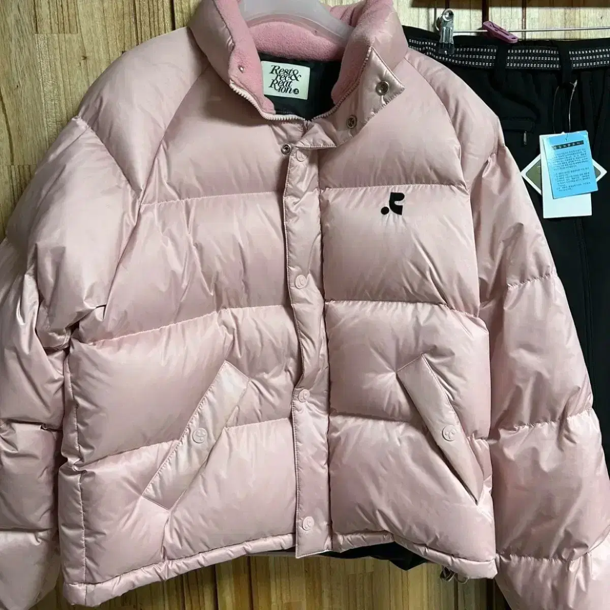 레스트앤레크레이션 패딩 RR LOGO DOWN JACKET - PINK