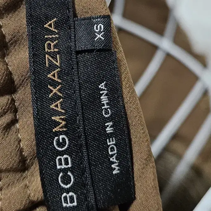 BCBG MAXAZRIA 미디 원피스 미사용품