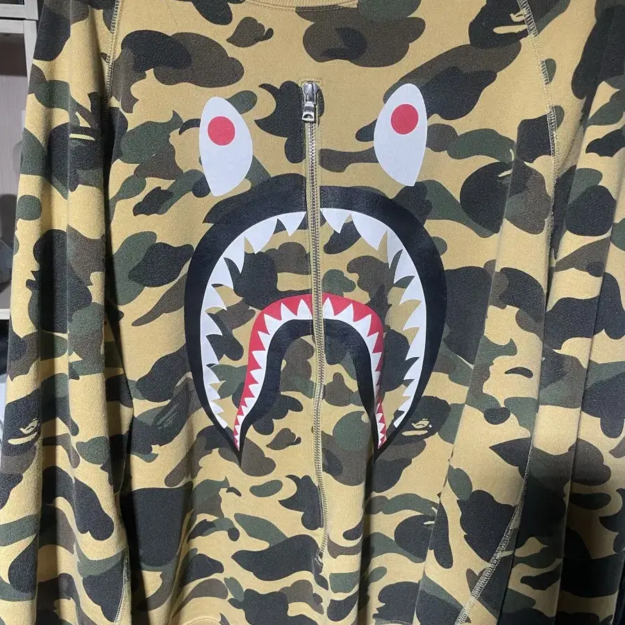 베이프 bape 황계 맨투맨 8만원에 팝니다 상태 좋음 2XL