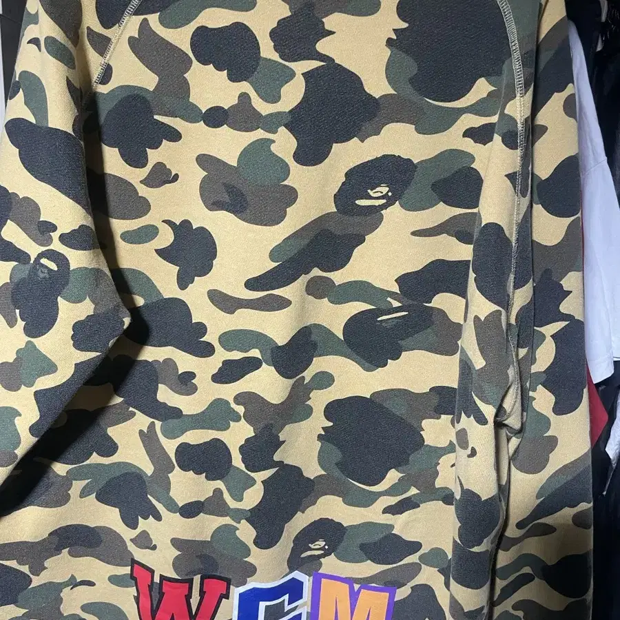 베이프 bape 황계 맨투맨 8만원에 팝니다 상태 좋음 2XL