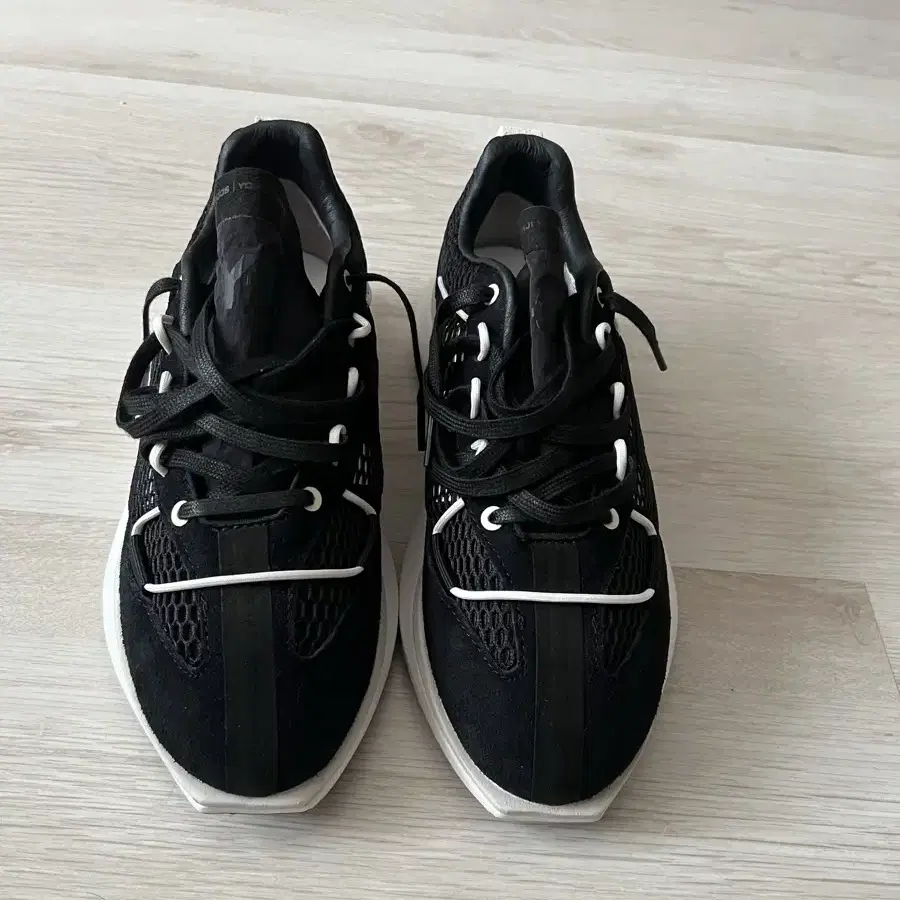 Y-3시쿠런 블랙 스니커즈