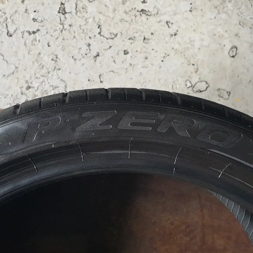 2354019 중고타이어 피렐리 피제로PZ4 235/40R19 세트