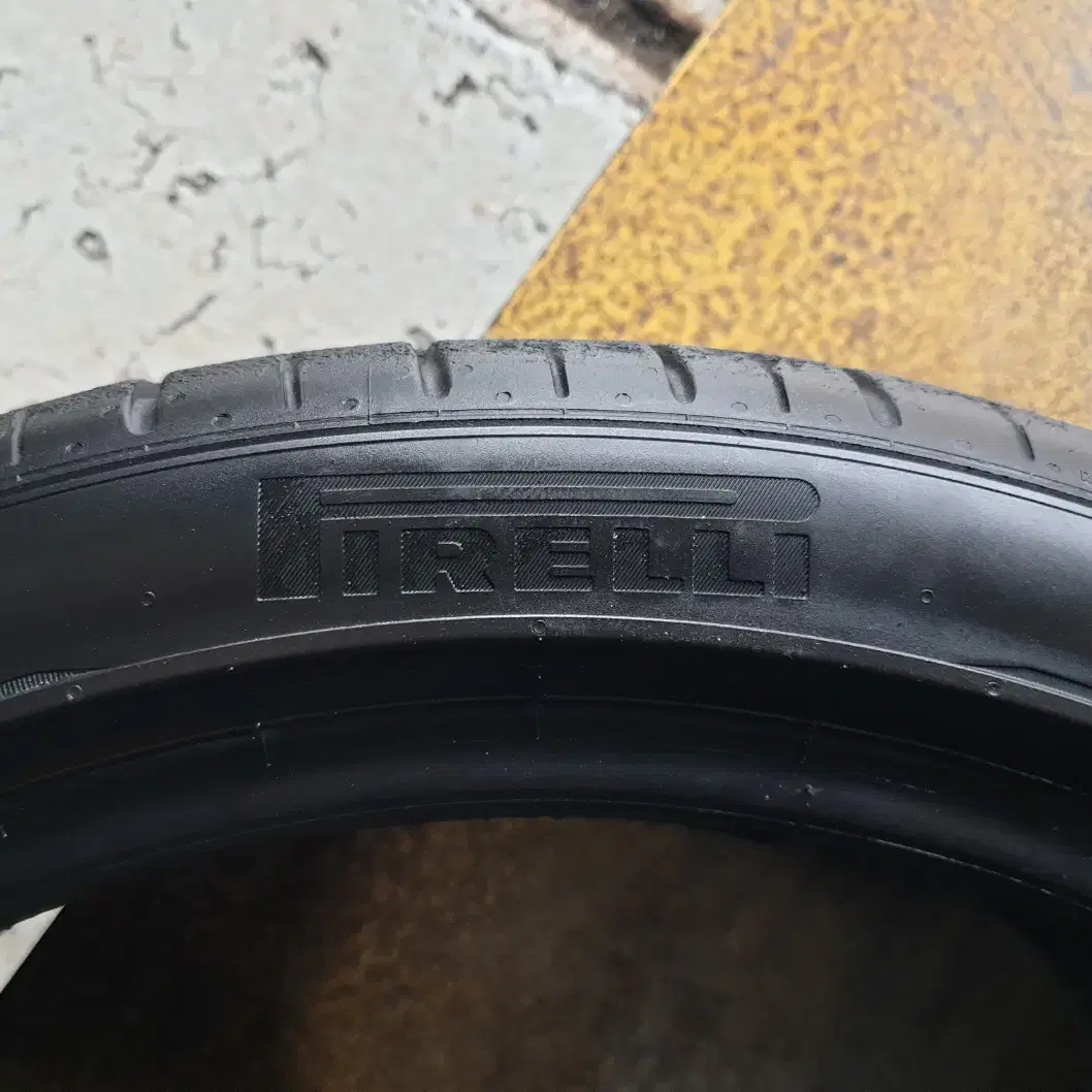 2354019 중고타이어 피렐리 피제로PZ4 235/40R19 세트