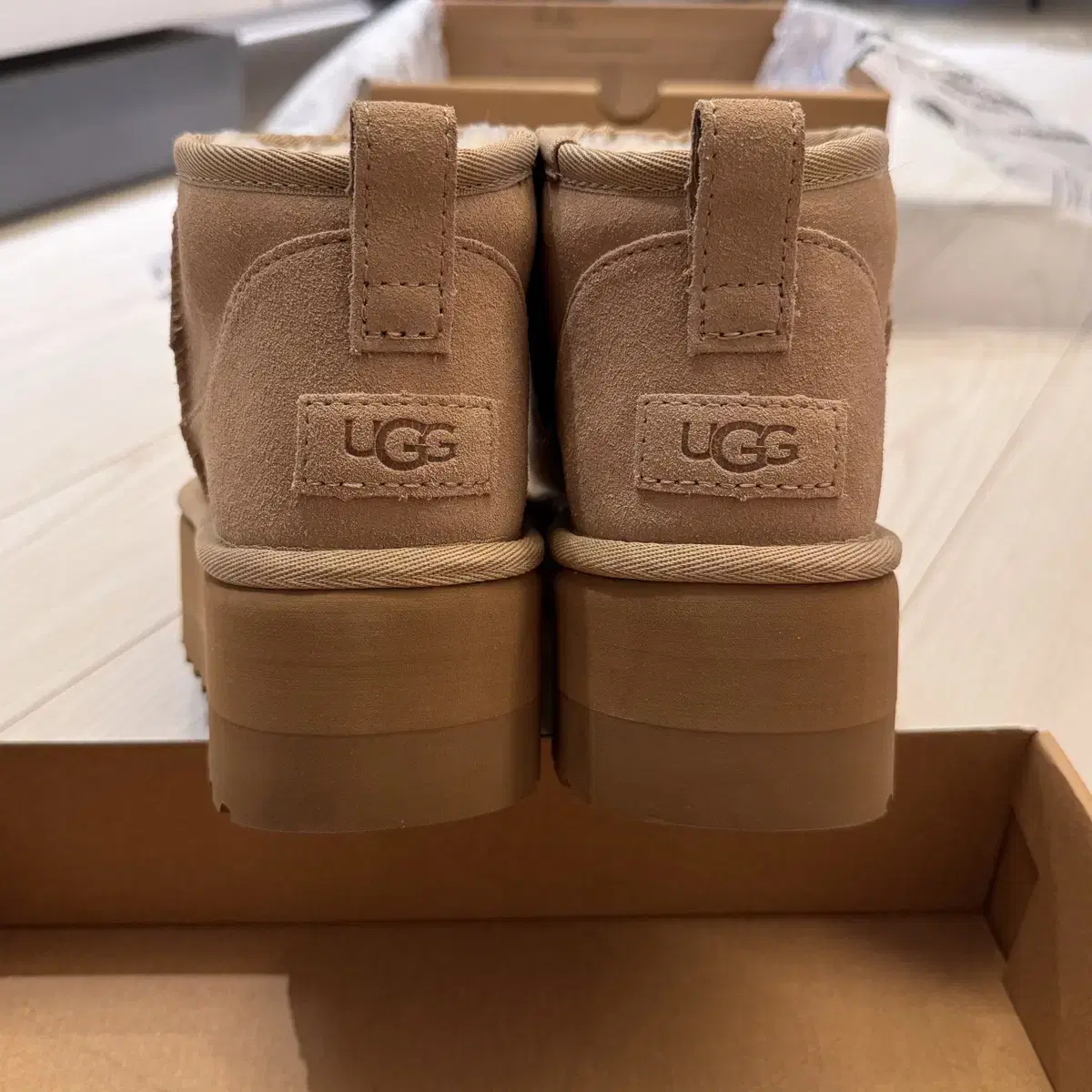 새상품250) 미국 UGG 클래식 울트라 미니 플랫폼 샌드색상