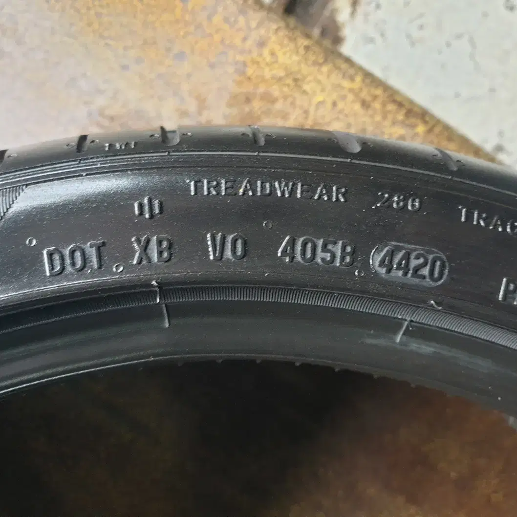 2353519 중고타이어 피렐리 피제로PZ4 235/35R19 세트