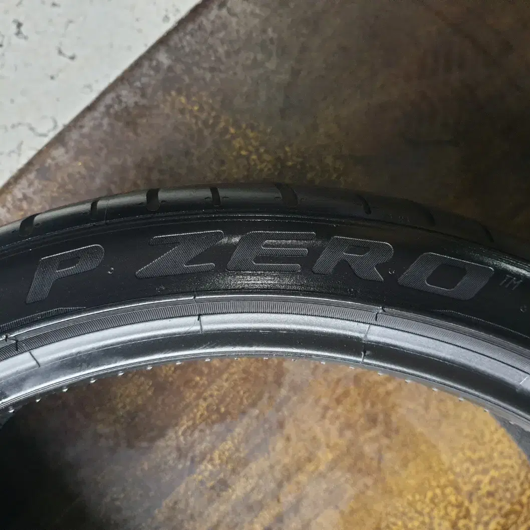 2353519 중고타이어 피렐리 피제로PZ4 235/35R19 세트