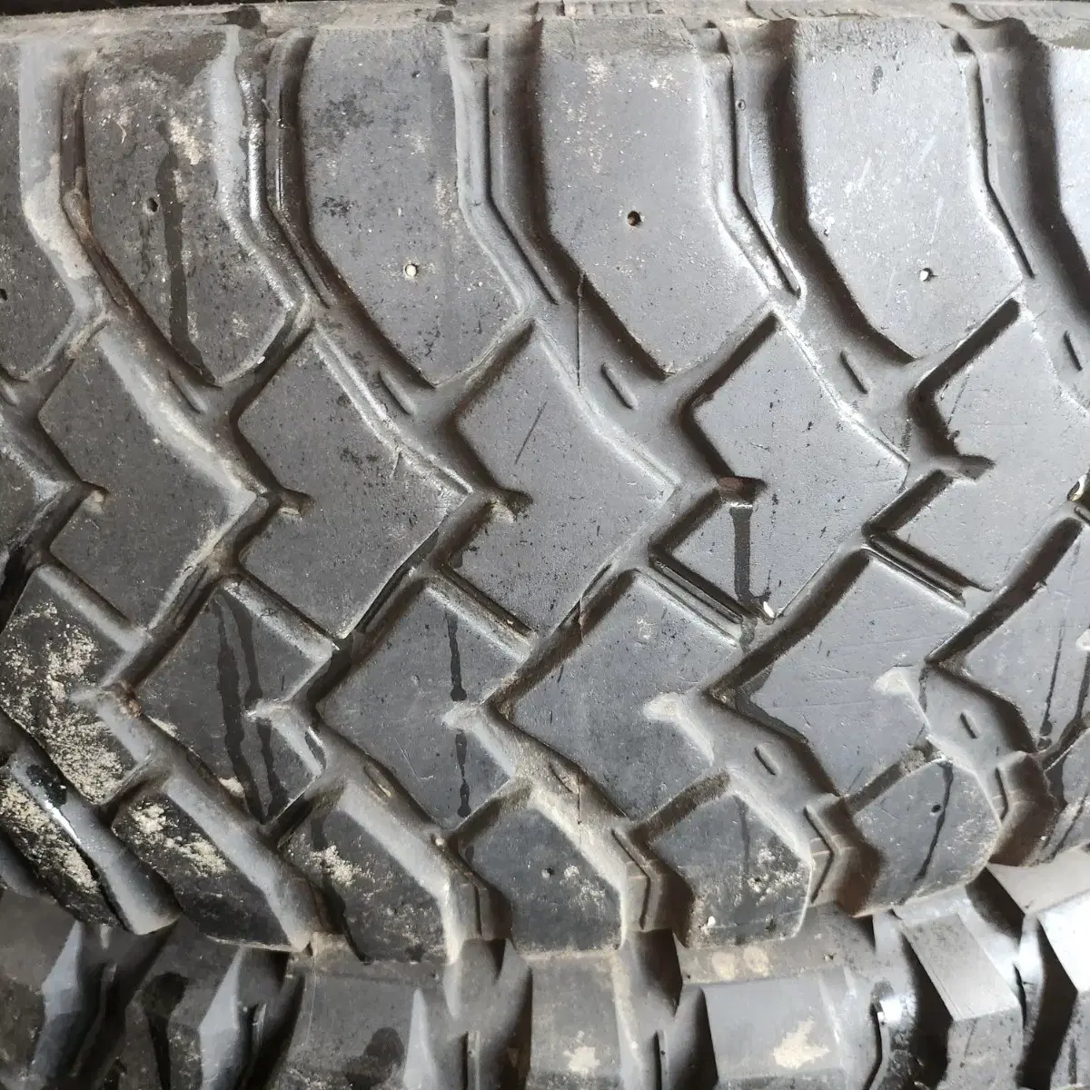 3)중고타이어)31x10.50r15 한국mt 2짝